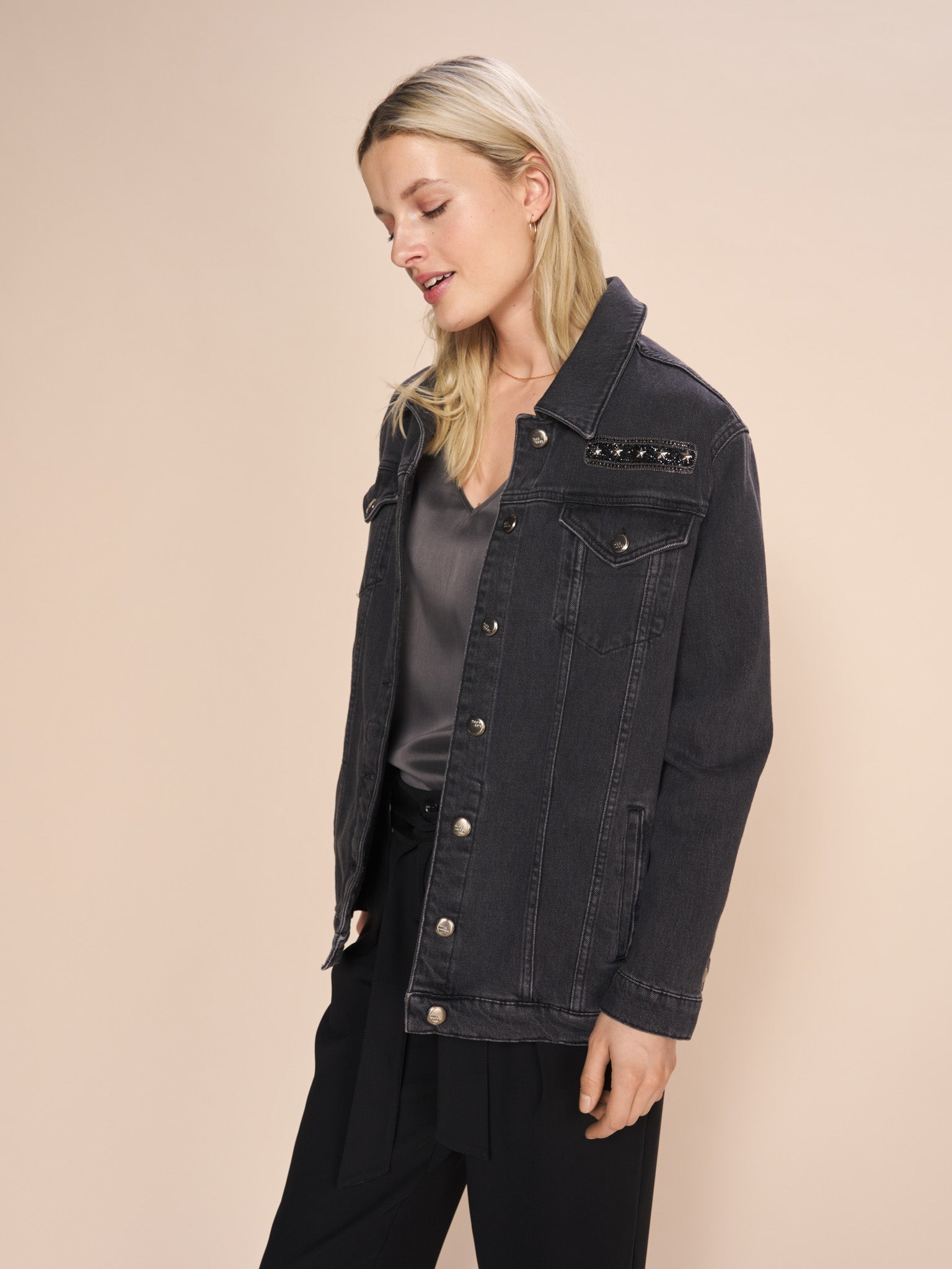 Modelshot / Black / Detail